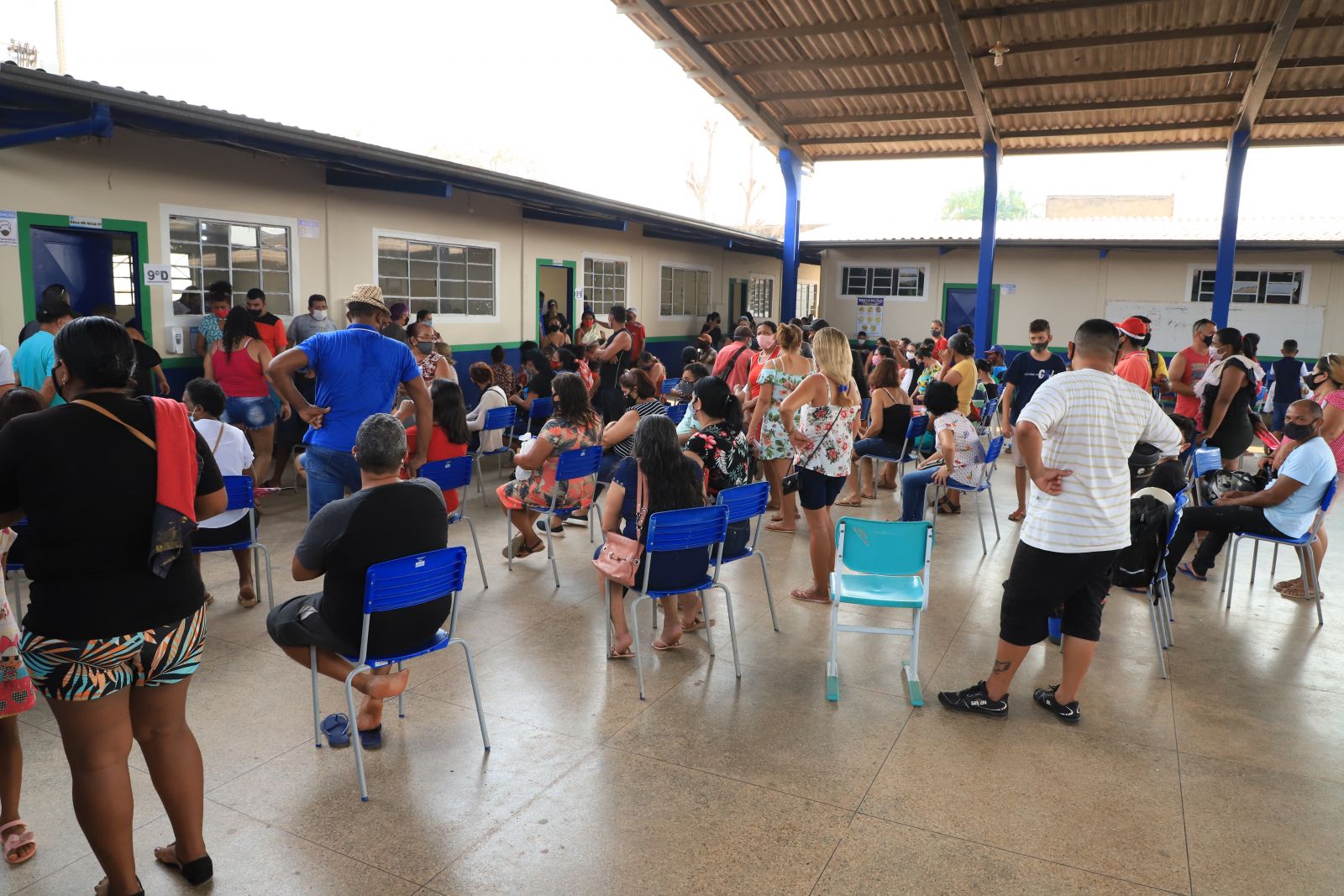 Mais de 3,6 mil doses foram aplicadas na Escola Daniel Neri na quinta e sexta